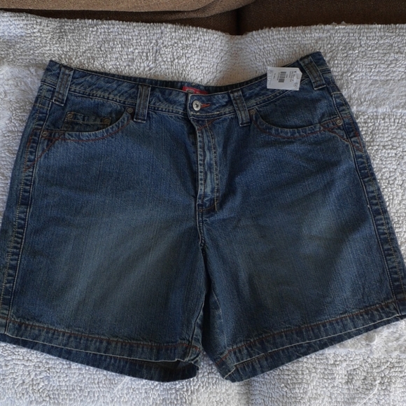 Faded Glory Denim Shorts Size 16 - Picture 1 of 4